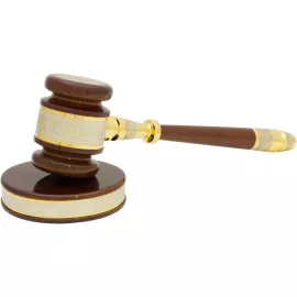 Молоток судьи с наковальней