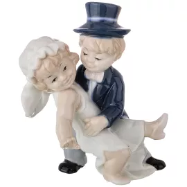 Статуэтка 9*7 см высота 10 см