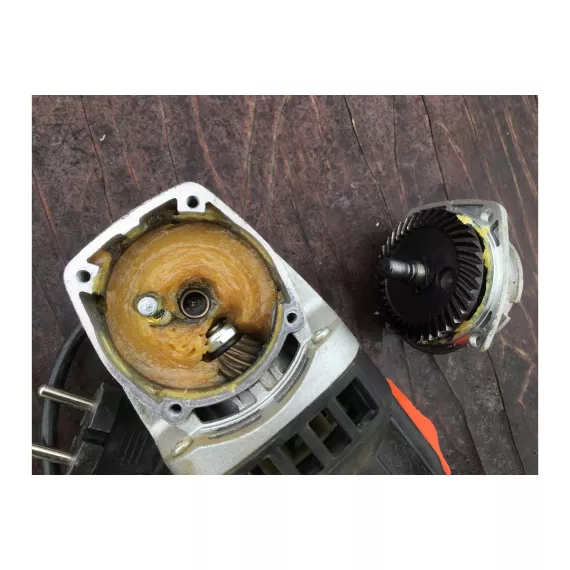 Угловая шлифовальная машина Black&Decker KG8215, изображение 8