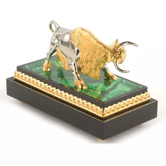 Статуэтка Атакующий бык из бронзы, малахита, позолоты в деревянном футляре, изображение 2